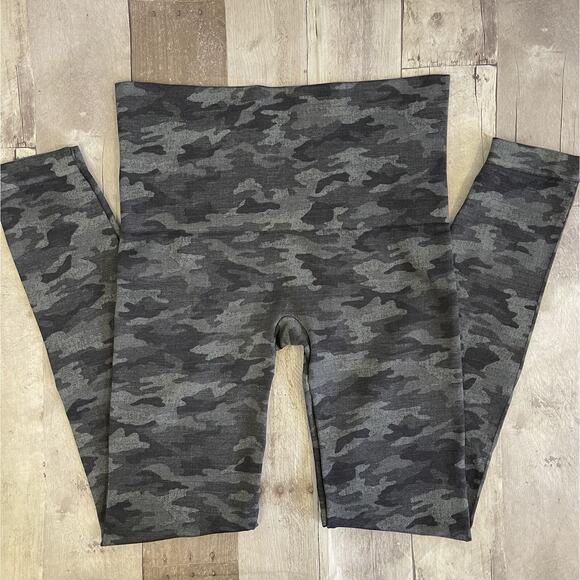 SPANX Seamless Tummy Control Camo Leggings Size Large - Picture 1 of 11